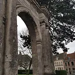 D'hotes Le Carillon Bed & Breakfast 4*