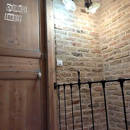 D'hotes Le Carillon Bed and Breakfast 4*